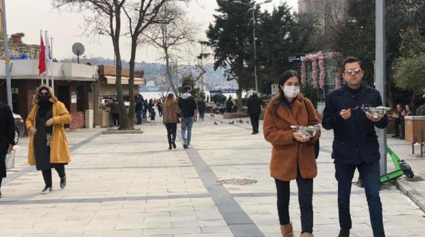 Tepki çeken görüntü! Kısıtlanamayanlar soluğu Ortaköy Sahili'nde aldı