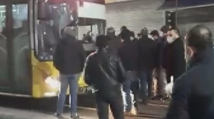 Sultangazi'de gerginlik! İETT otobüsünün önünü kestiler