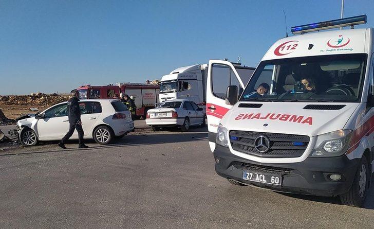 Gaziantep’te iki araç kafa kafaya çarpıştı: 1 ölü, 4 yaralı G2