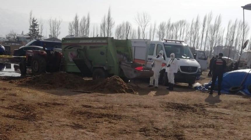 Çiftlikteki yem karma makinesine düşen genç feci şekilde can verdi