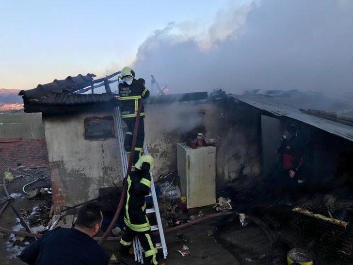 Bucak’da çıkan yangında ev kullanılamaz hale geldi G4