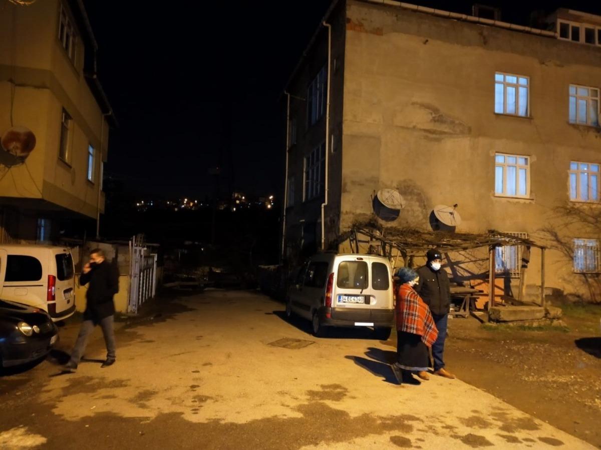 Pendik&rsquo;te bı&ccedil;aklı dehşet: Annesini kalbinden bı&ccedil;akladı