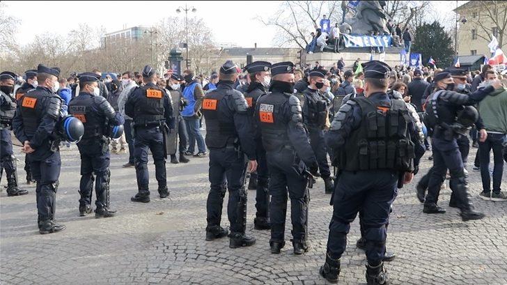 Fransa’da göçmen karşıtı grup Kimlikçi Nesil’in feshedilmesi protesto edildi G2