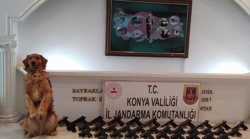 Konya&rsquo;da silah ka&ccedil;ak&ccedil;ılığı operasyonu: 39 tabanca ele ge&ccedil;irildi, 5 ş&uuml;pheli tutuklandı