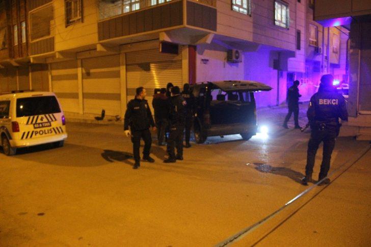 Şüpheli araçtan silah ve uyuşturucu çıktı G3