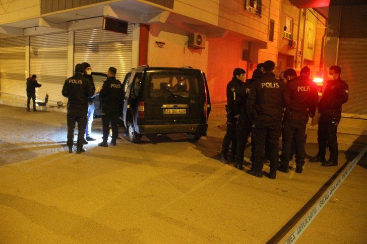 Şüpheli araçtan silah ve uyuşturucu çıktı G4