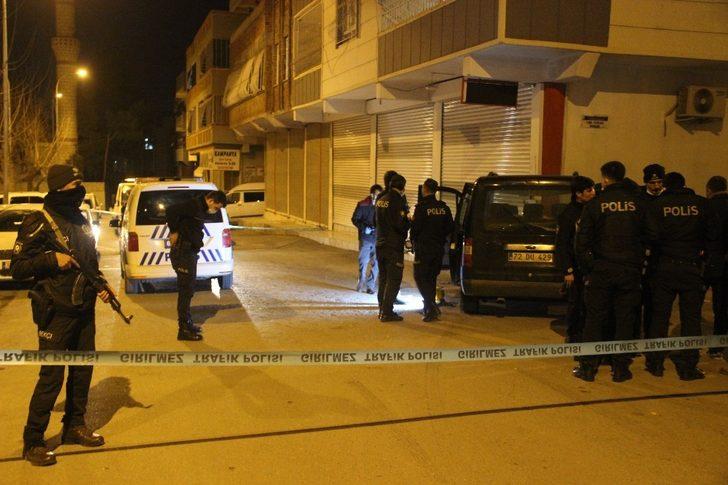 Şüpheli araçtan silah ve uyuşturucu çıktı G5