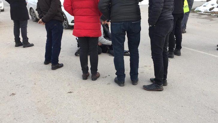 Otomobil ile elektrikli bisiklet çarpıştı: 2 yaralı G3