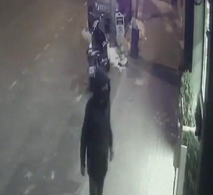 İş yerindeki sadaka kutusunu böyle çaldı G2