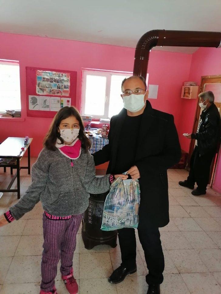 Vefalı doktor 27 yıl önce okuduğu okulun öğrencilerini unutmadı G3