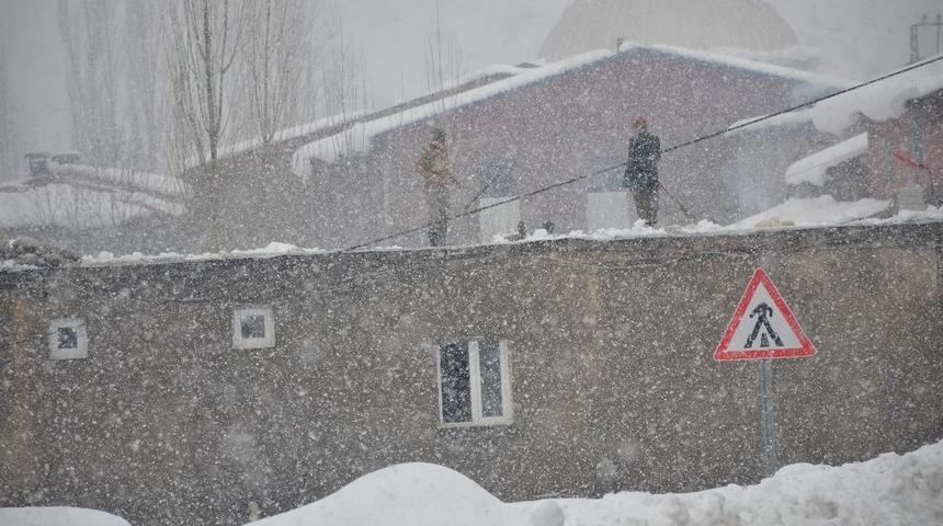 Evlerini korumak için yapıyorlar! Şırnak'ta dönüşümlü dam nöbeti