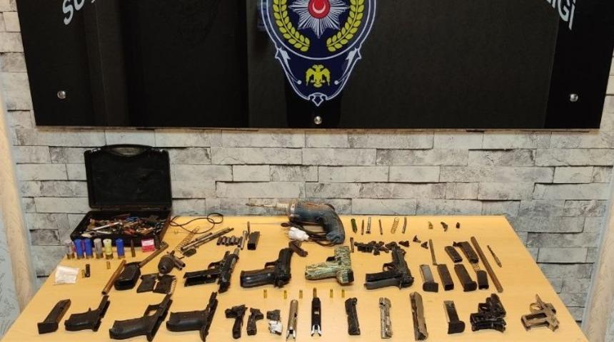 Yasa dışı silah at&ouml;lyesine operasyon: 1 g&ouml;zaltı