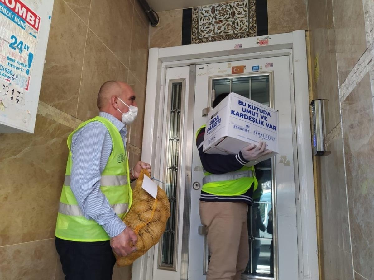 Esenyurt&rsquo;ta ihtiya&ccedil; sahiplerine 60 bin gıda kolisi dağıtılmaya başlandı