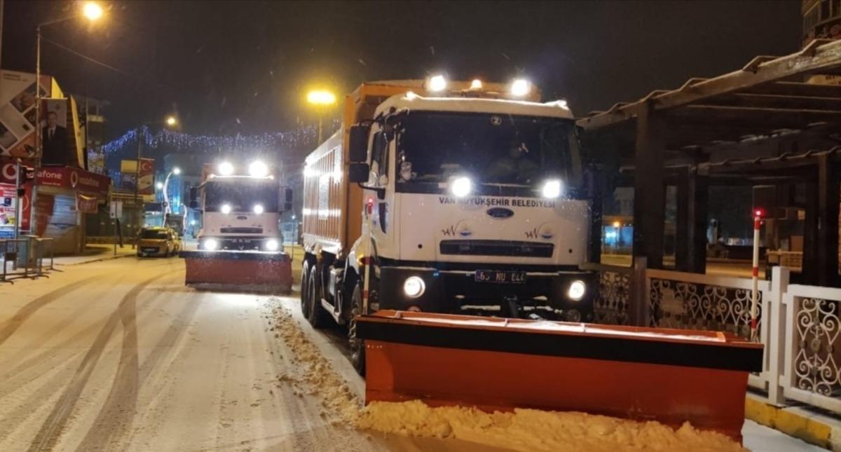 Van B&uuml;y&uuml;kşehir Belediyesi&rsquo;nden karla m&uuml;cadele &ccedil;alışması