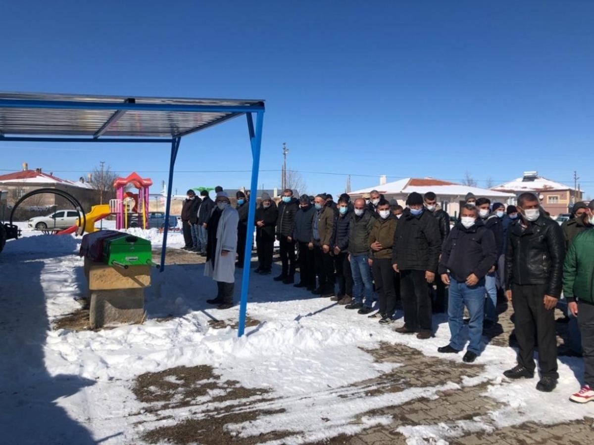 (&Ouml;zel) İş arkadaşı tarafından &ouml;ld&uuml;r&uuml;len kadın Kayseri&rsquo;de toprağa verildi