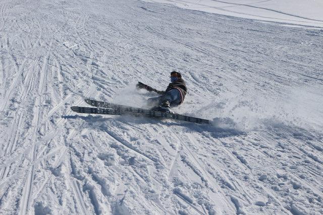 tokattaki-kayak-merkezinde-hafta-sonu-yogunlugu-kazalar-kamerada_6640_dhaphoto4