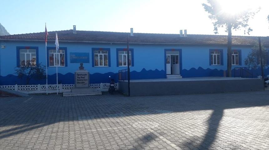 K&uuml;&ccedil;&uuml;k &ccedil;ocuk har&ccedil;lıklarını okulunun tadilatı i&ccedil;in bağışladı