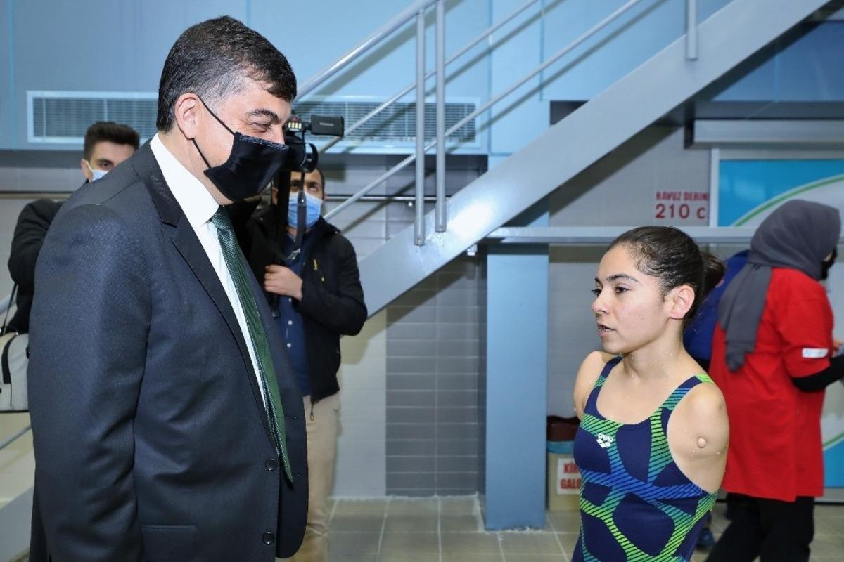 Alleben Y&uuml;zme Havuzu T&uuml;rk sporuna hizmet ediyor