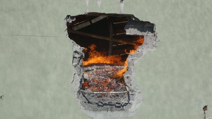 Atölyede çıkan yangında söndürme çalışmaları devam ediyor G5