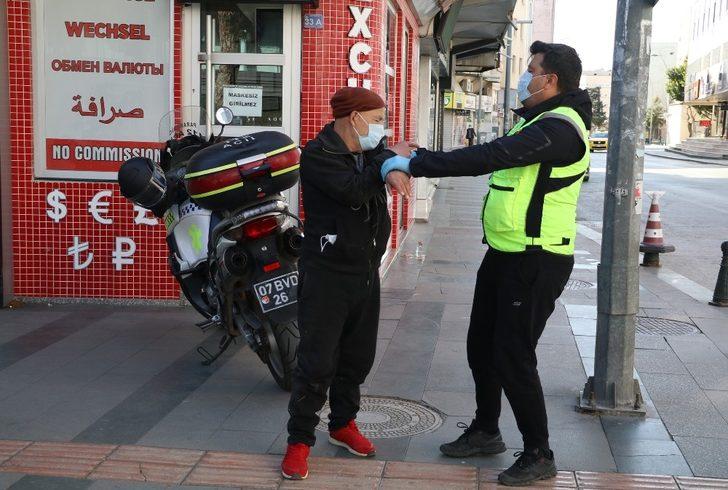 Antalya’da alkollü kişi, kaldırımda sızdı kaldı G5
