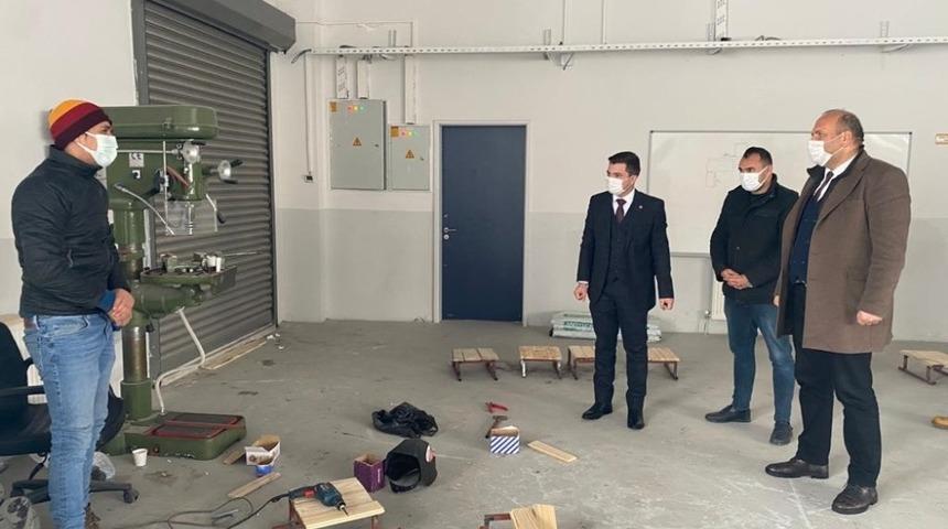 Tufanbeyli&rsquo;de &ouml;ğrenciler kızak &uuml;retiyor