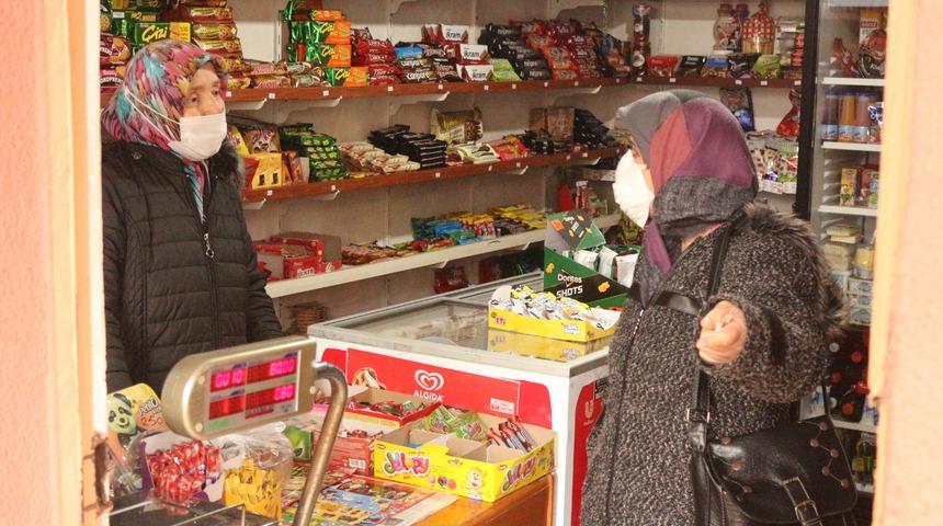 Eşi terk edince baba mesleğine sarıldı! 2 çocuk annesi 'Bakkal Abla' oldu