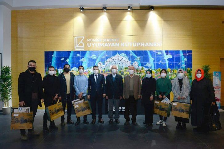 Mehmet Akif İnan şiirlerini okuma yarışmasında ödüller sahiplerini buldu G1