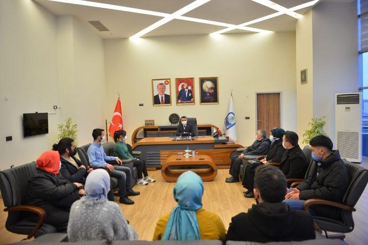 Mehmet Akif İnan şiirlerini okuma yarışmasında ödüller sahiplerini buldu G2