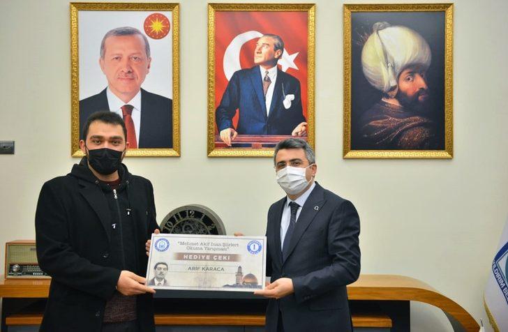 Mehmet Akif İnan şiirlerini okuma yarışmasında ödüller sahiplerini buldu G4