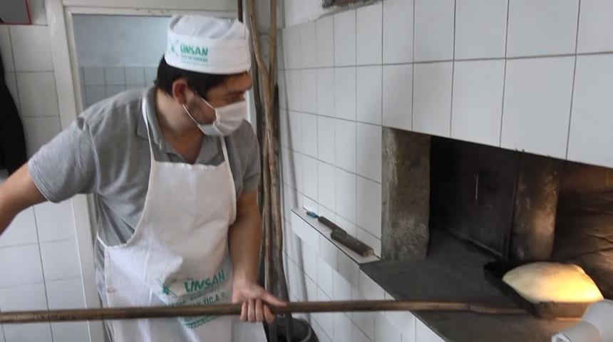 3 dil bilen turizmci fırında çıraklık yapıyor