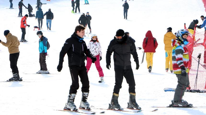 Palandöken'de onlarca turist kısıtlama olmadan eğlencenin keyfini çıkardı