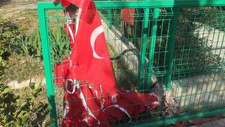 15 Temmuz şehidi ikiz polislerin mezarlarına alçak saldırı