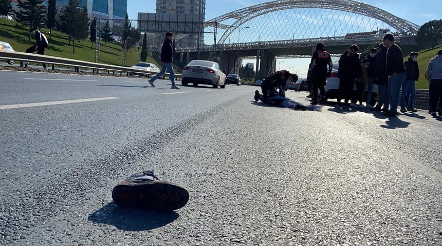 Köpeği kurtarmak isteyen çocuğa araba çarptı