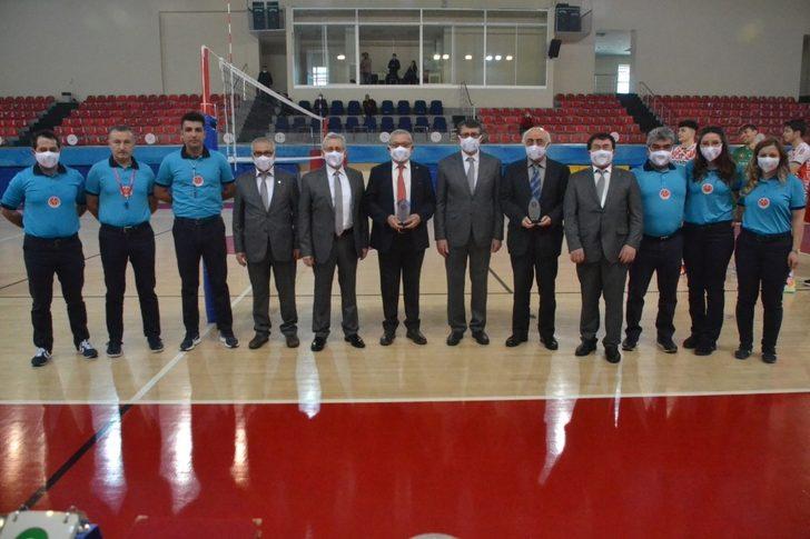 Hacı Erol ve Ahmet Akkaya’ya TVF’den Teşekkür Plaketi G4