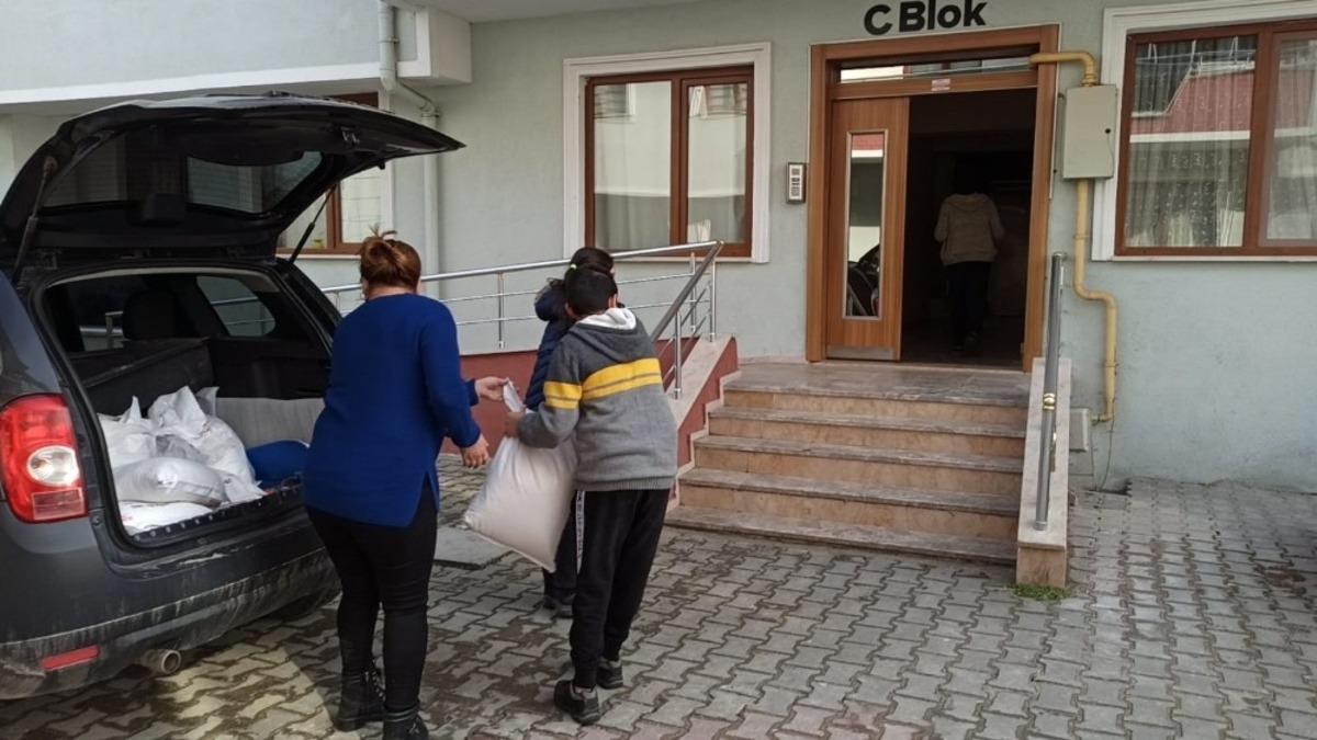 İhtiyacı olanların y&uuml;zlerini g&uuml;ld&uuml;rd&uuml;ler