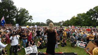 Avustralya’da aşı karşıtları sokaklara döküldü