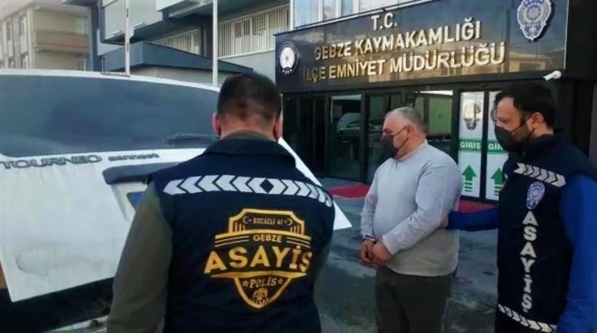 Kendilerini polis ve savcı olarak tanıtıp 215 bin lira dolandırdılar