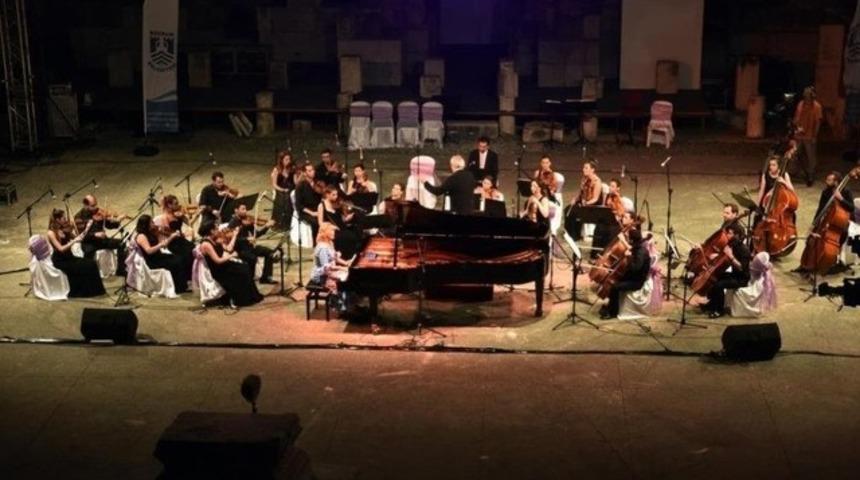 Yeni m&uuml;fredatta Batı m&uuml;ziğinin yerine ilahi ve salavat geldi