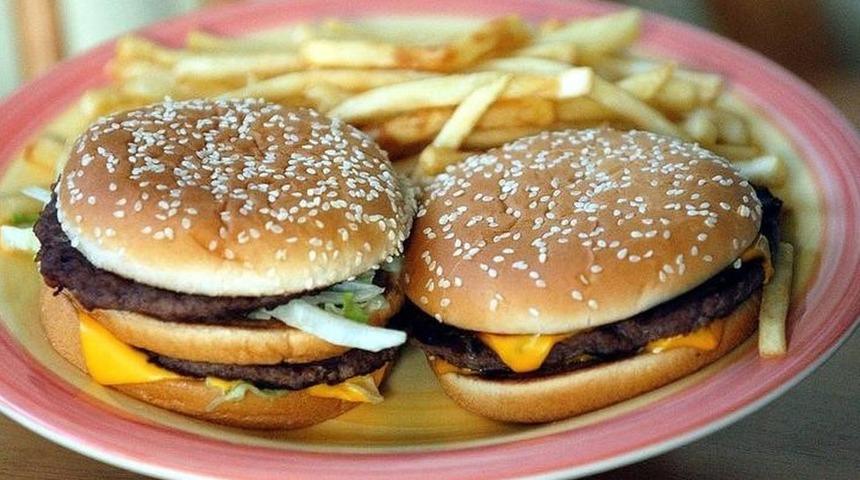 Kırmızı et okul yemeklerinden çıkarıldı! Tepki yağıyor