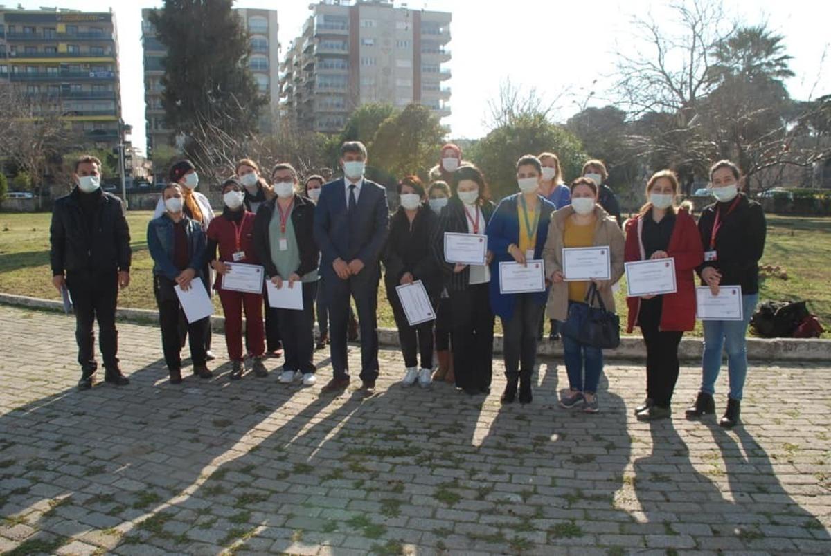 Pandemi polikliniklerinde &ccedil;alışan tıbbi sekreterlere teşekk&uuml;r belgesi verildi