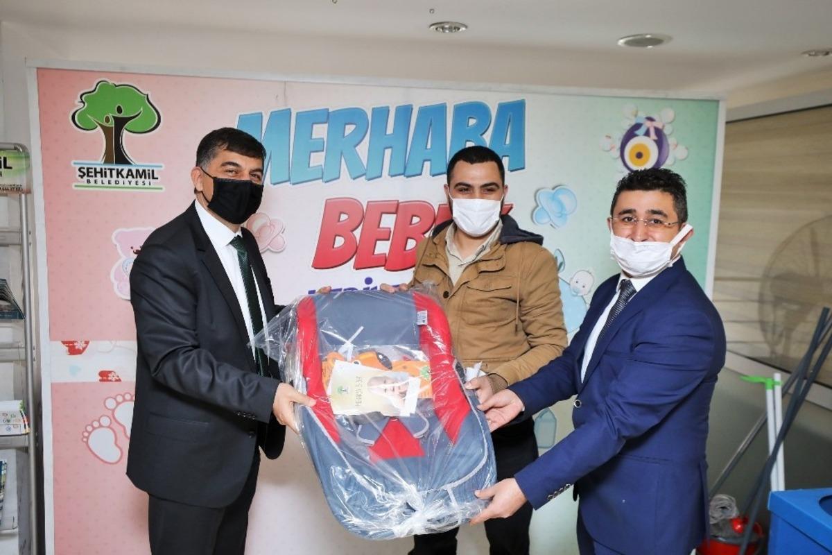 Yeni doğan bebeklere ilk hediye Şehitkamil&rsquo;den