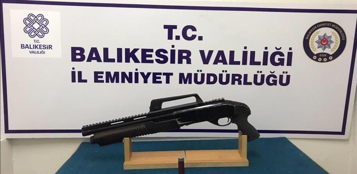 Balıkesir&rsquo;de polis 9 aranan şahsı yakaladı