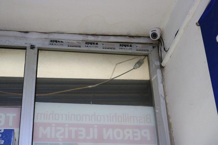 Son iki ayda iş yeri ikinci kez soyuldu, hırsızları çaya davet etti G1