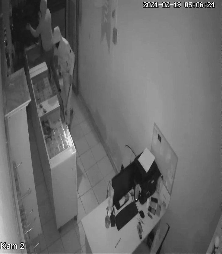 Son iki ayda iş yeri ikinci kez soyuldu, hırsızları çaya davet etti G4