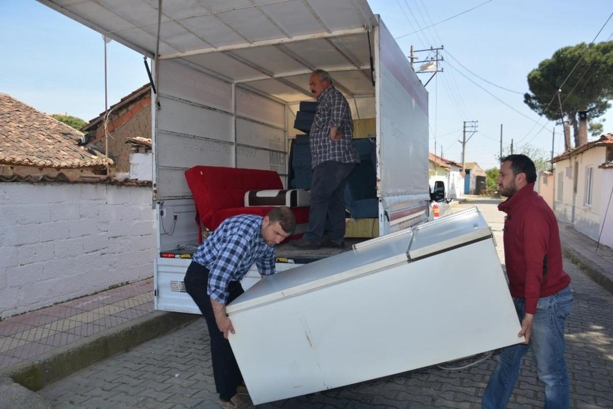 Şehzadeler Belediyesi &lsquo;Atma Paylaş&rsquo; projesiyle y&uuml;zleri g&uuml;ld&uuml;r&uuml;yor