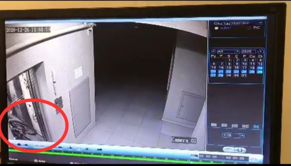 Bisiklet hırsızlığı apartmanın g&uuml;venlik kamerasına takıldı