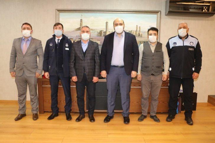 Başkan Orhan, yardımsever zabıtaları altınla ödüllendirdi G3