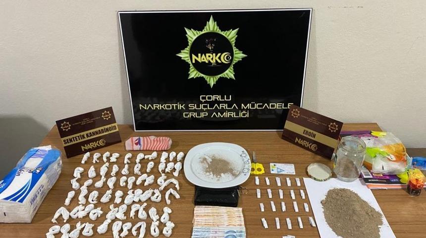 Polis uyuşturucuyu çoraplarda buldu