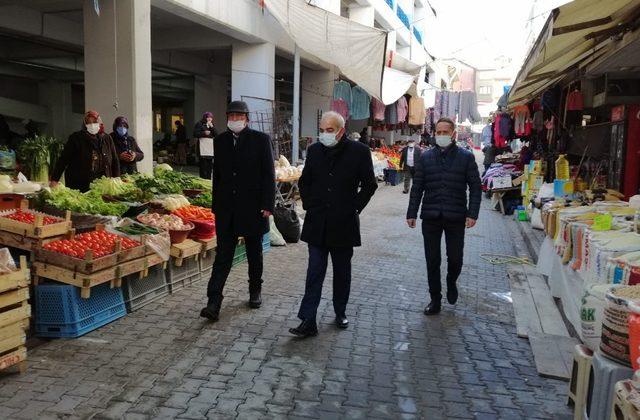 Devrek Belediyesinden pazar alanındanlar temizliği