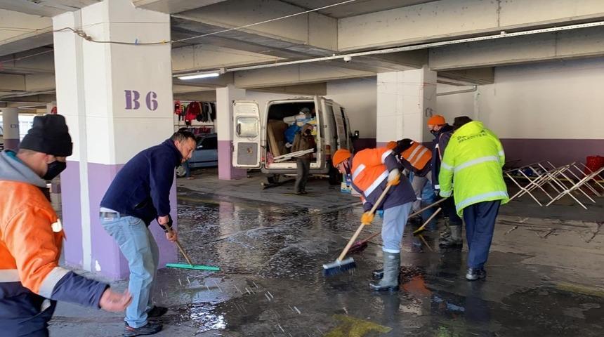 Devrek Belediyesinden pazar alanındanlar temizliği
